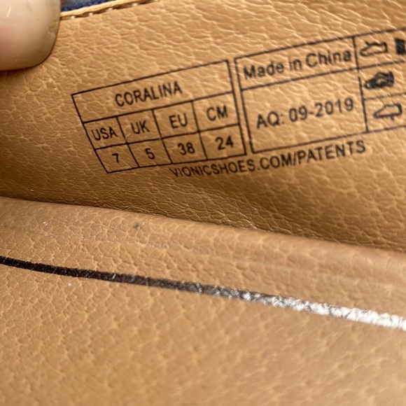 Vionic Coralina Wedge Heel / Size 7. Like new. - Picture 8 of 11